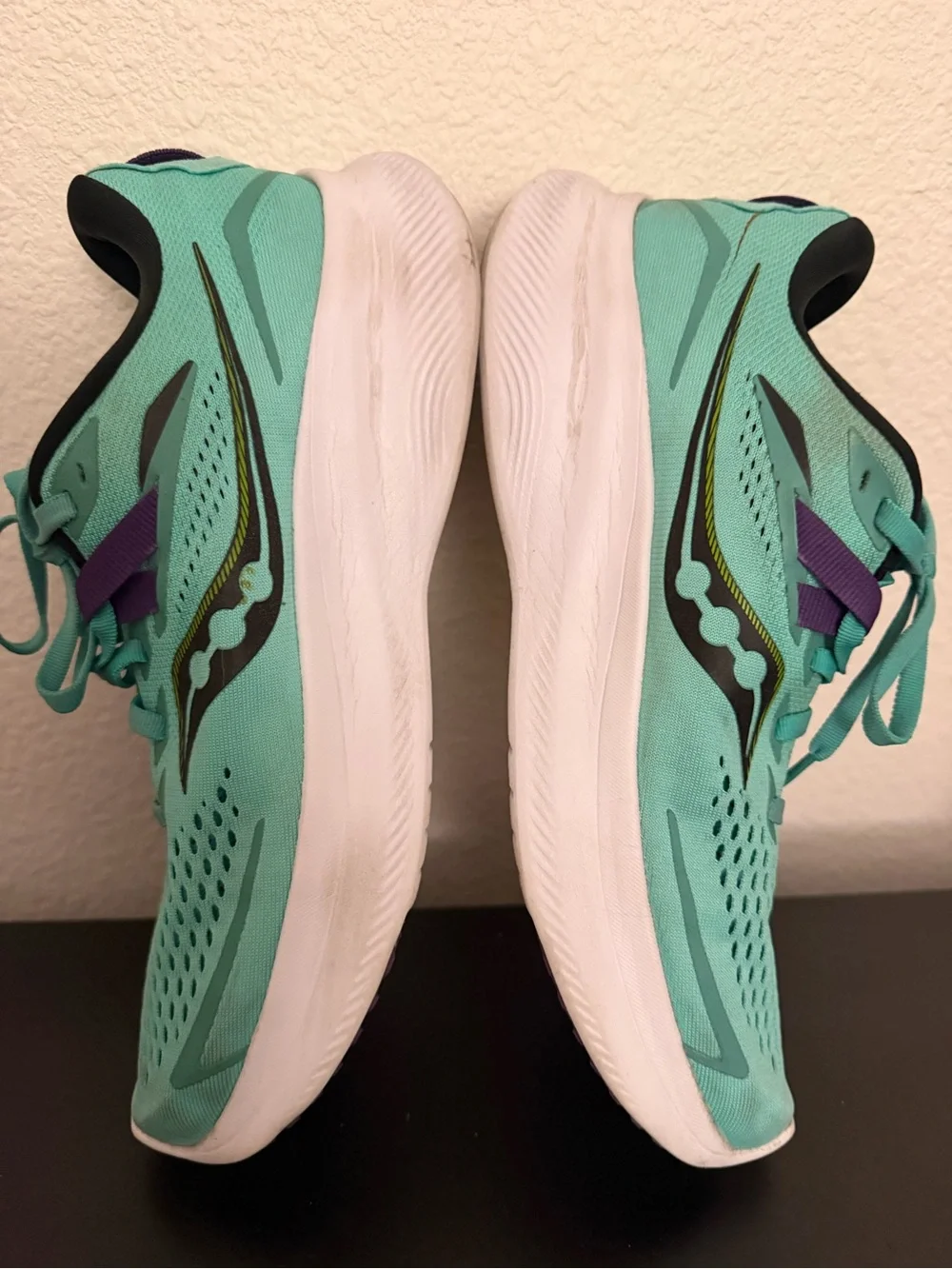 Saucony Mint Green and Purple Women's Athletic Running Shoes size 9